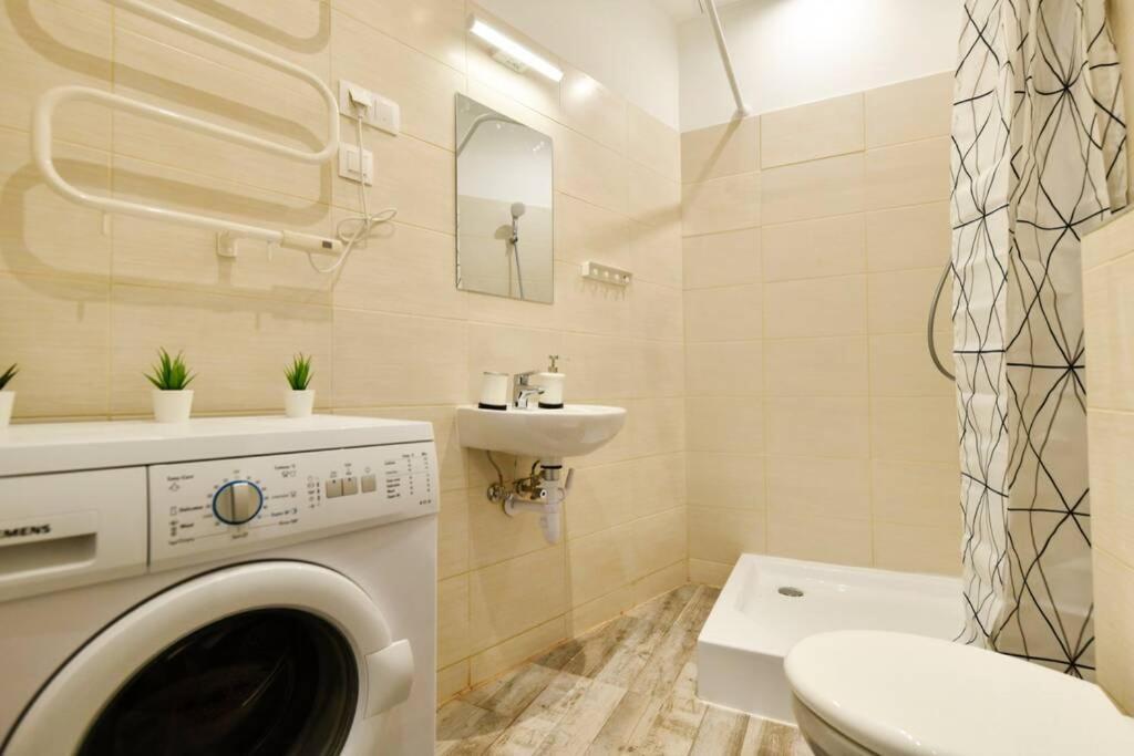 Cosy Two Bedroom Flat In Rottenbiller Str,Sky ブダペスト エクステリア 写真