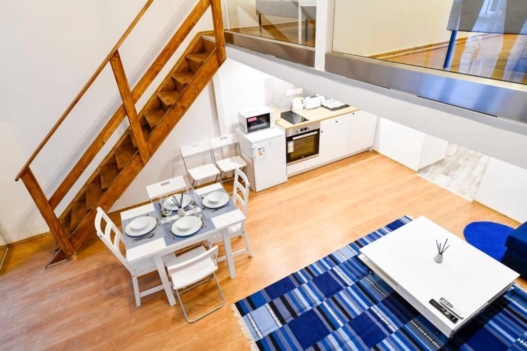 Cosy Two Bedroom Flat In Rottenbiller Str,Sky ブダペスト エクステリア 写真