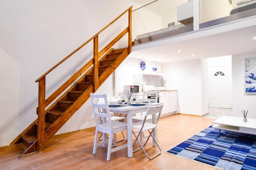 Cosy Two Bedroom Flat In Rottenbiller Str,Sky ブダペスト エクステリア 写真